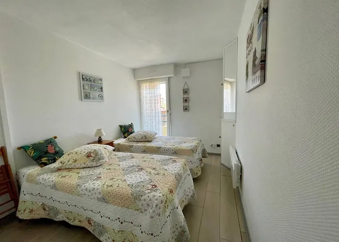 T2 A 100m De La Avec Balcons Et Parking - - Fr-1-433-80 アパート *